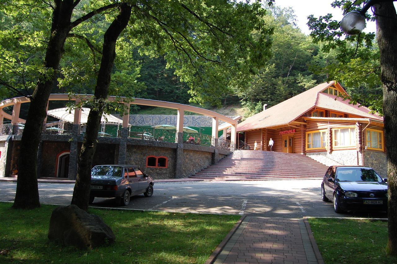 Zatyshok Hotel Svalyava Exterior photo